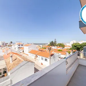 C09 - 3 Bed Apartamento
